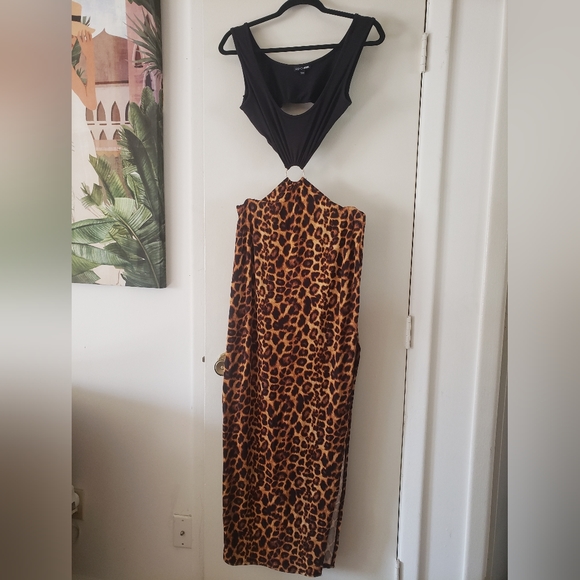 Maxi Dress Sleeveless Scoop Neck Cut Outs O-Ring Detail High Slit - Picture 5 of 7